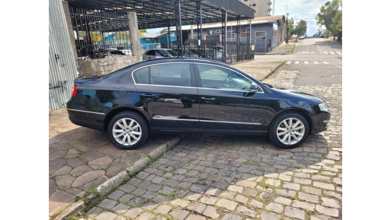 VOLKSWAGEN - PASSAT - 2007/2008 - Preta - R$ 42.990,00