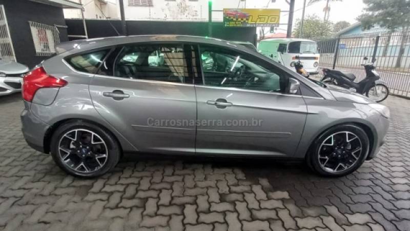 FORD - FOCUS - 2014/2015 - Cinza - R$ 59.990,00