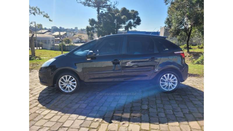 CITROËN - C4 PICASSO - 2011/2012 - Preta - R$ 26.990,00