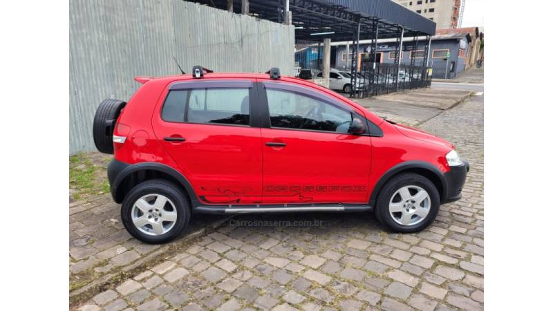 VOLKSWAGEN - CROSSFOX - 2008/2009 - Vermelha - R$ 34.990,00
