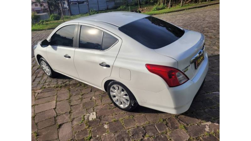 NISSAN - VERSA - 2021/2021 - Branca - R$ 49.990,00