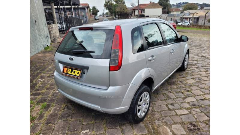 FORD - FIESTA - 2013/2014 - Prata - R$ 32.990,00