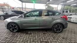 FORD - FOCUS - 2014/2015 - Cinza - R$ 54.990,00