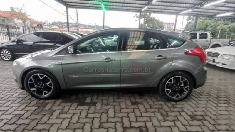FORD - FOCUS - 2014/2015 - Cinza - R$ 54.990,00